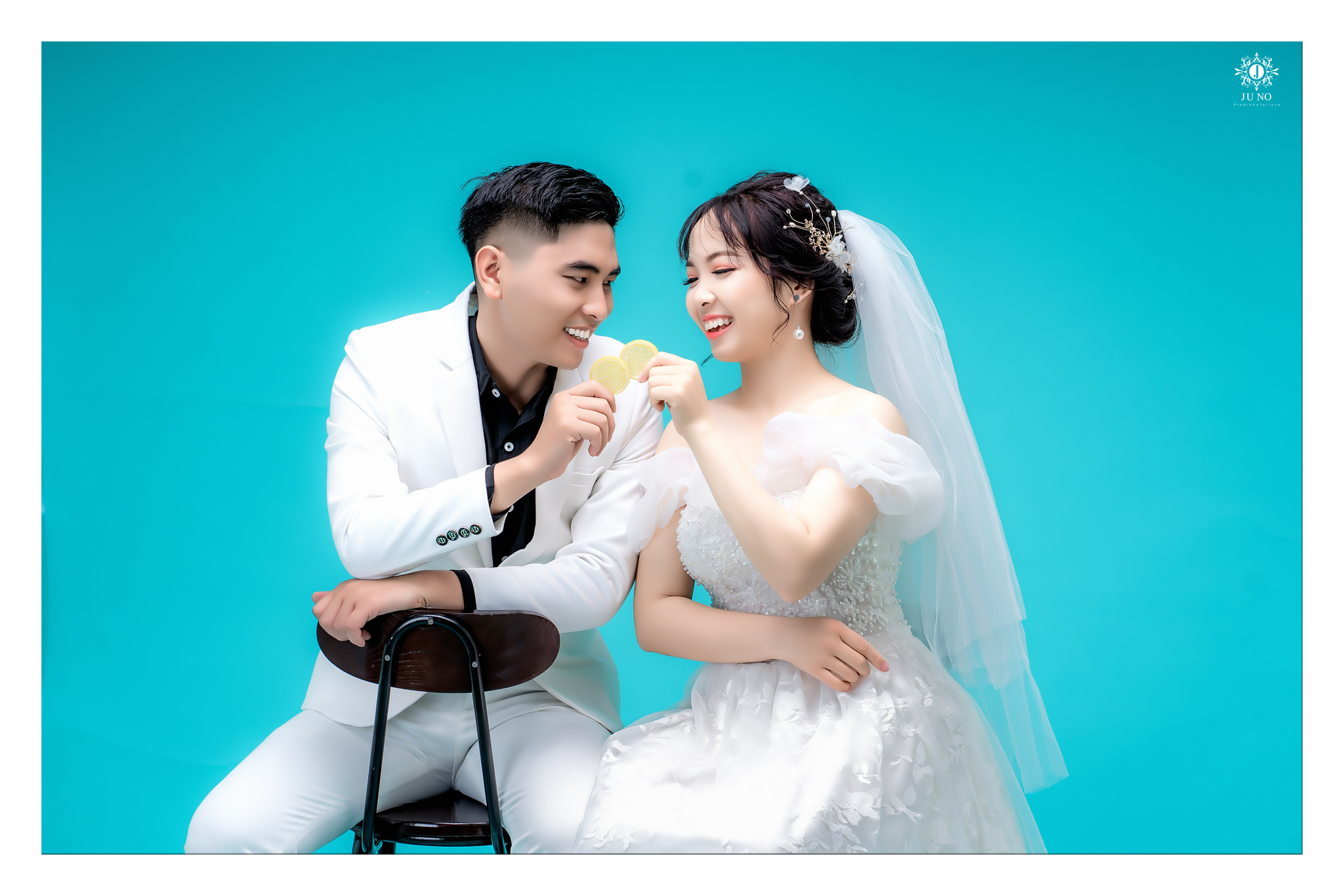 Juno Wedding - cái tên nổi tiếng trong lĩnh vực chụp ảnh cưới tại Hà Nội. Với đội ngũ những nhiếp ảnh chuyên nghiệp và tâm huyết, chúng tôi cam kết đem đến cho bạn những bức ảnh cưới đẹp nhất và chất lượng nhất. Hãy để chúng tôi giúp bạn lưu lại những kí ức đáng nhớ trong ngày trọng đại của mình.