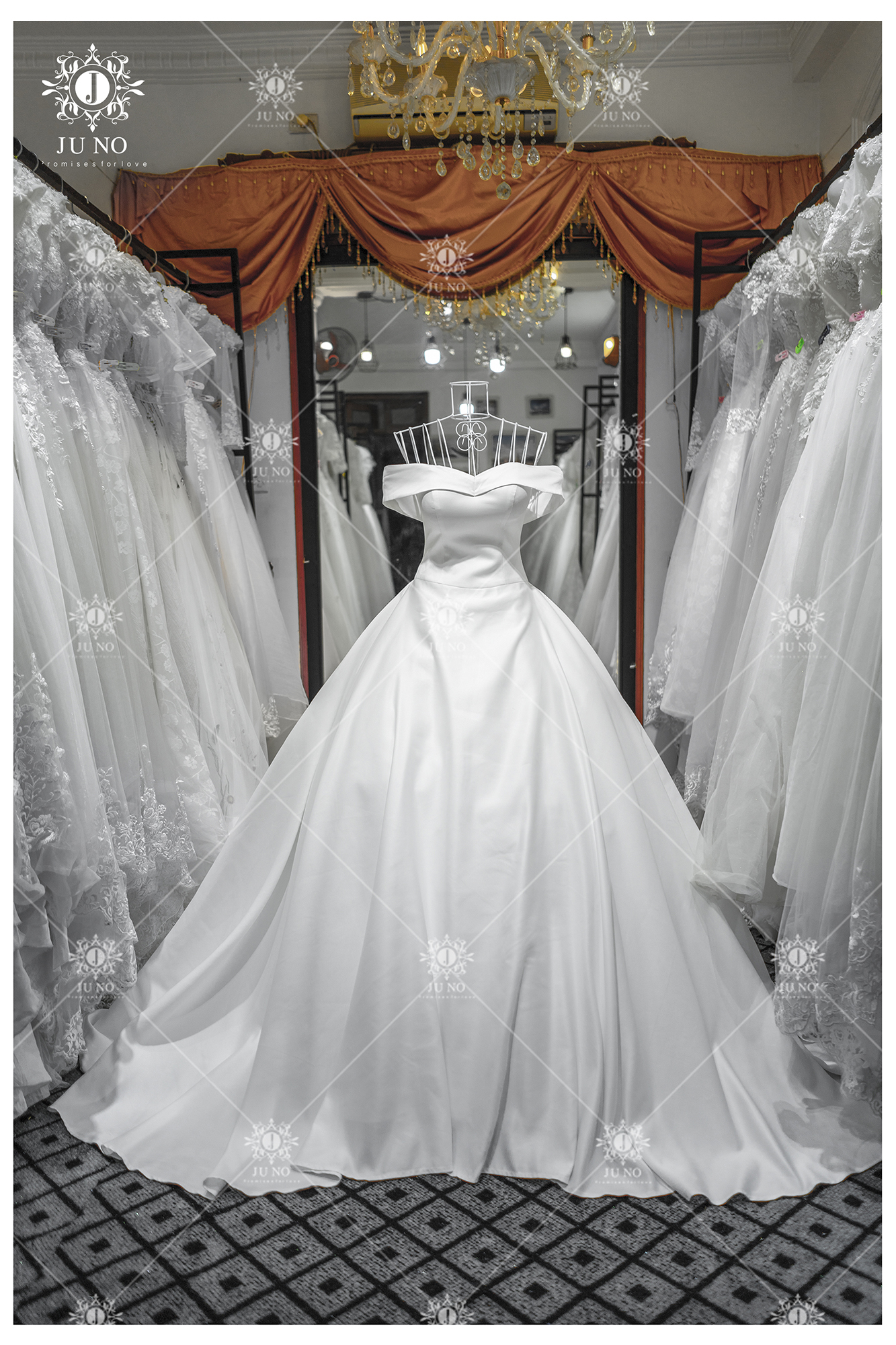 Váy cưới tùng bèo trễ vai trắng ô đính lá tim VKT433M5 Bống Maxishop